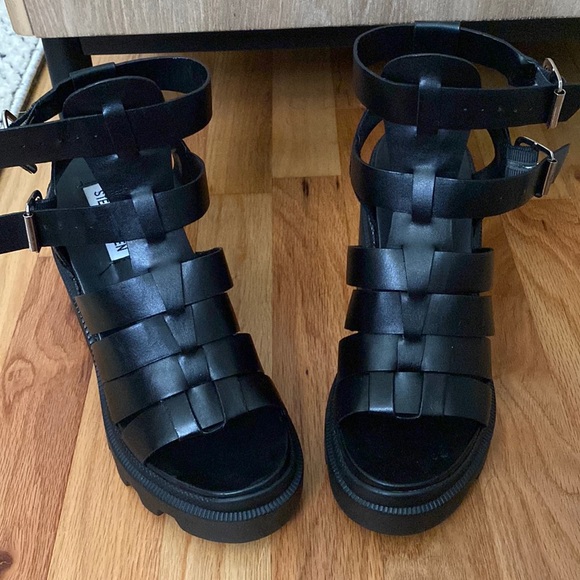 New Steve Madden Cosmic Black Lug Platform Sandal size 6 - Picture 3 of 15